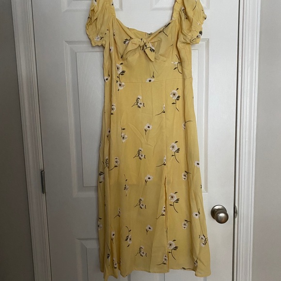 Pale Yellow Floral Dress - Picture 9 of 16